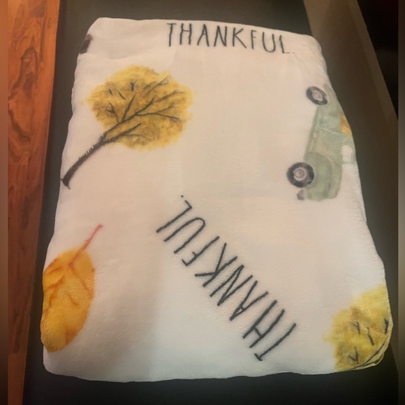 New Festive Fall Thankful Blanket - Picture 3 of 6